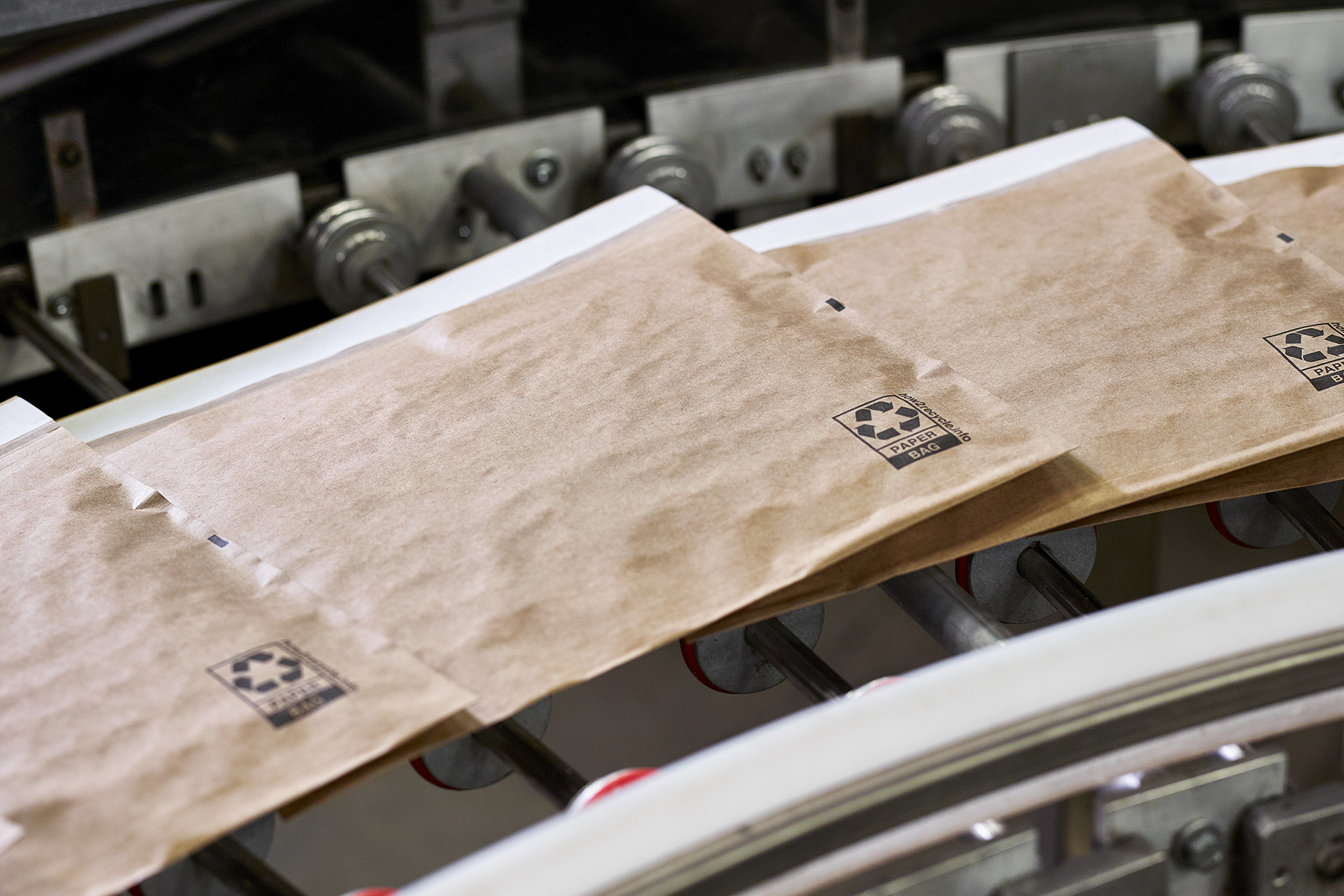 paper eco mailers on roller conveyors